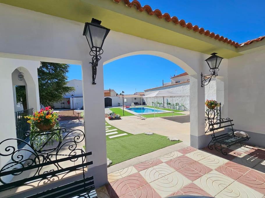 La Casa Del Arbol Villa Fuentiduena de Tajo Екстериор снимка