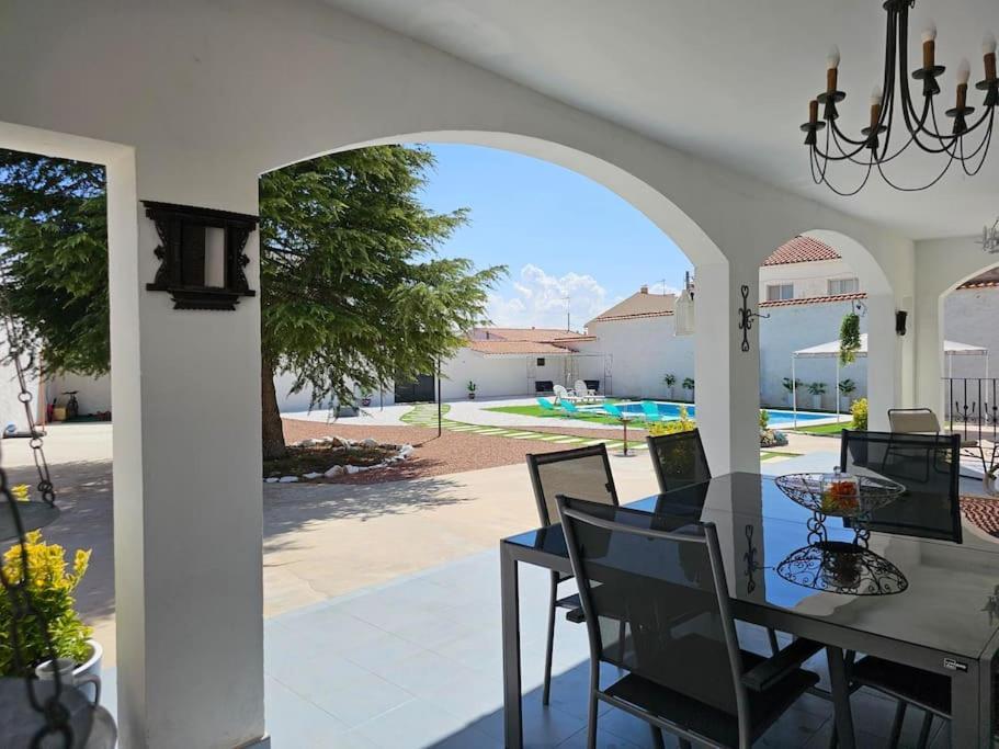 La Casa Del Arbol Villa Fuentiduena de Tajo Екстериор снимка
