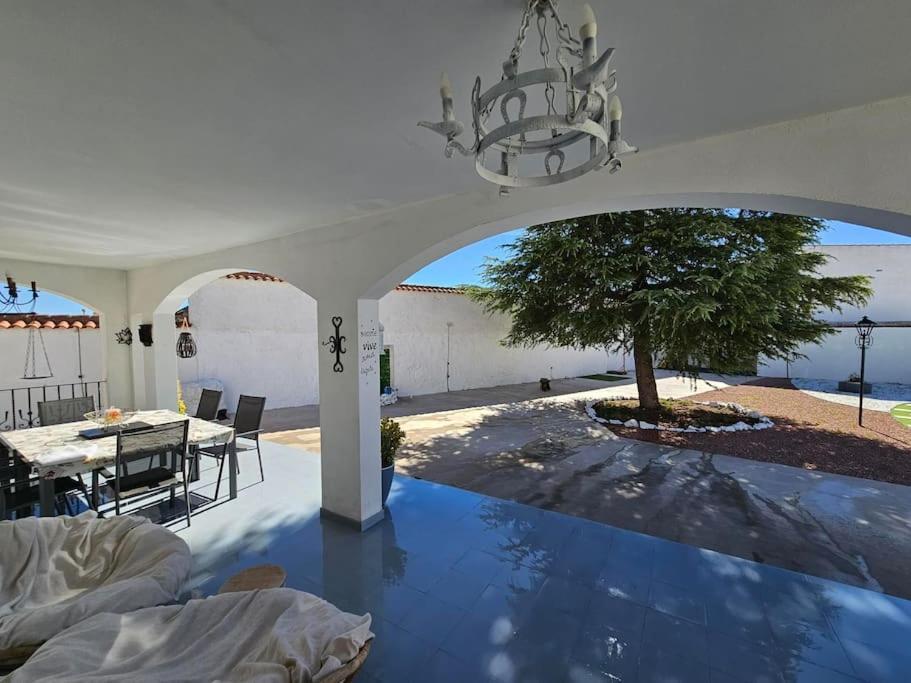 La Casa Del Arbol Villa Fuentiduena de Tajo Екстериор снимка