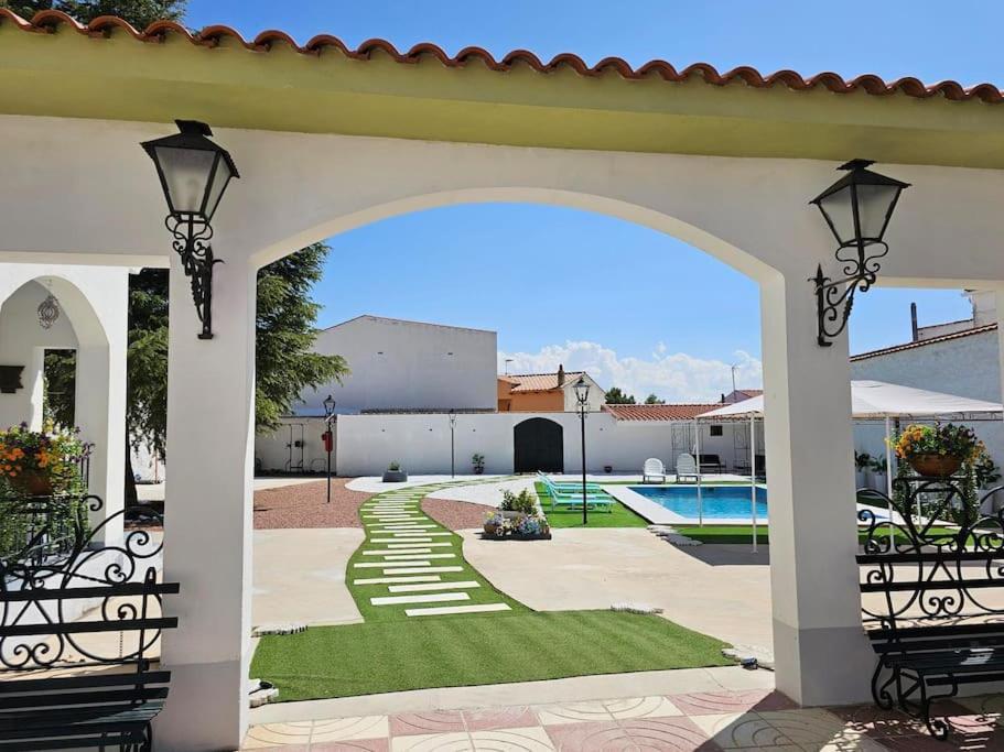 La Casa Del Arbol Villa Fuentiduena de Tajo Екстериор снимка