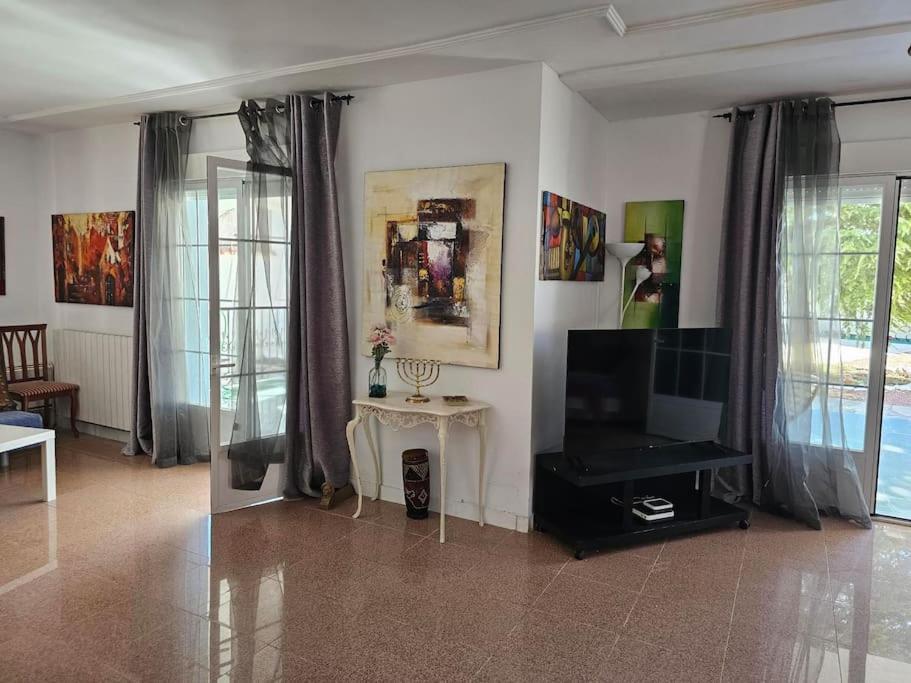 La Casa Del Arbol Villa Fuentiduena de Tajo Екстериор снимка